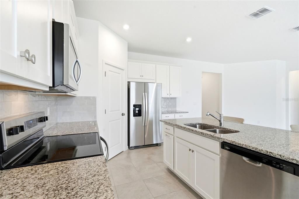 For Rent: $2,400 (4 beds, 2 baths, 1894 Square Feet)