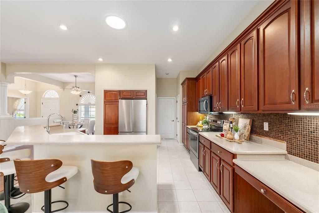 For Sale: $459,000 (3 beds, 3 baths, 2043 Square Feet)
