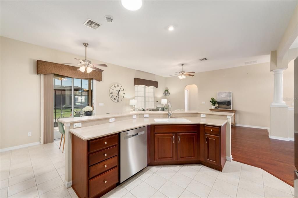 For Sale: $459,000 (3 beds, 3 baths, 2043 Square Feet)