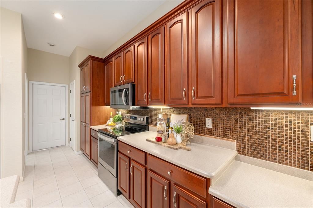 For Sale: $459,000 (3 beds, 3 baths, 2043 Square Feet)