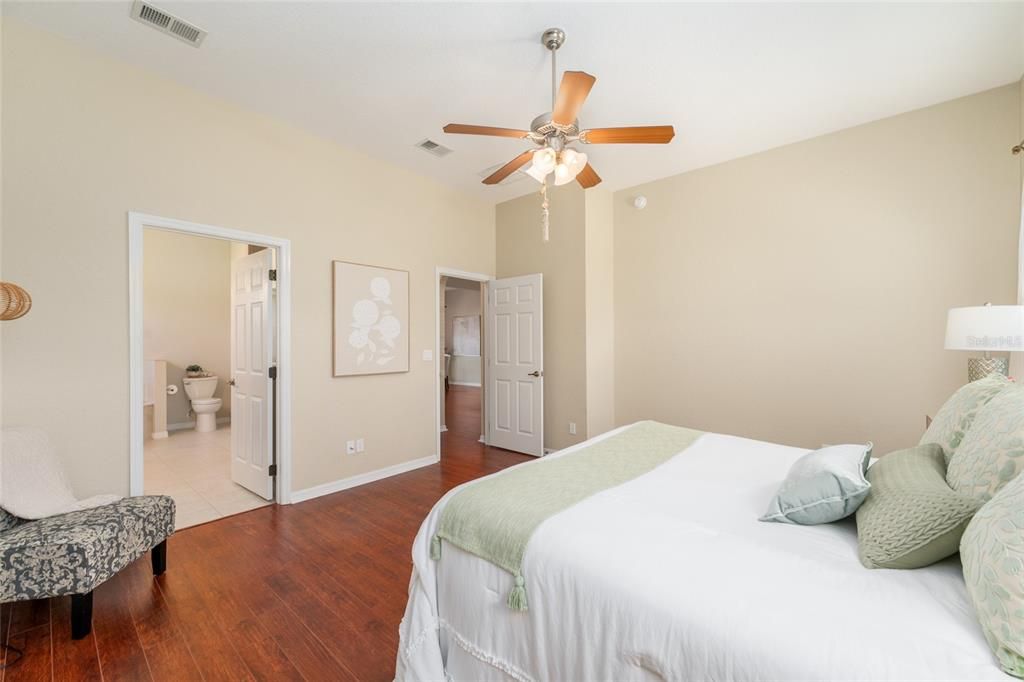 For Sale: $459,000 (3 beds, 3 baths, 2043 Square Feet)