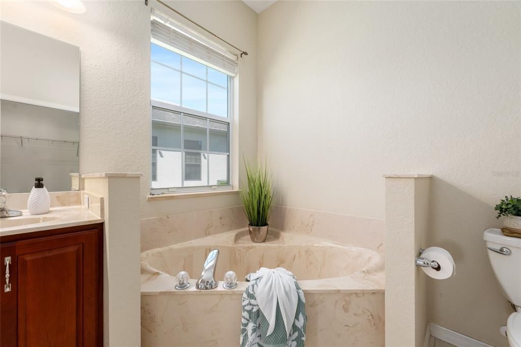 For Sale: $459,000 (3 beds, 3 baths, 2043 Square Feet)