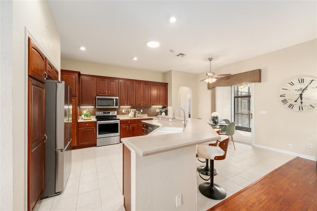 For Sale: $459,000 (3 beds, 3 baths, 2043 Square Feet)