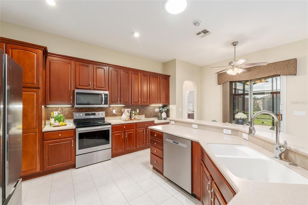 For Sale: $459,000 (3 beds, 3 baths, 2043 Square Feet)