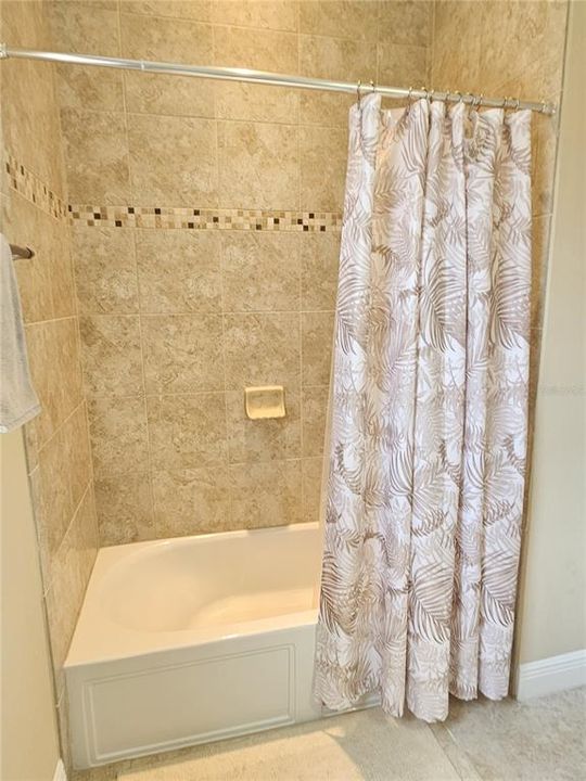 For Rent: $5,800 (3 beds, 2 baths, 1584 Square Feet)