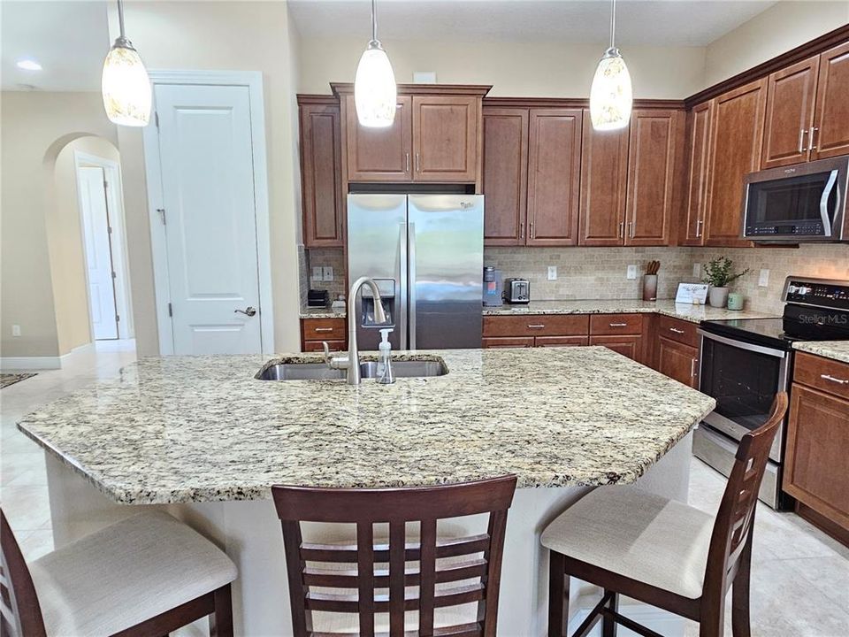 For Rent: $5,800 (3 beds, 2 baths, 1584 Square Feet)