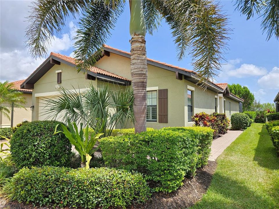 For Rent: $5,800 (3 beds, 2 baths, 1584 Square Feet)
