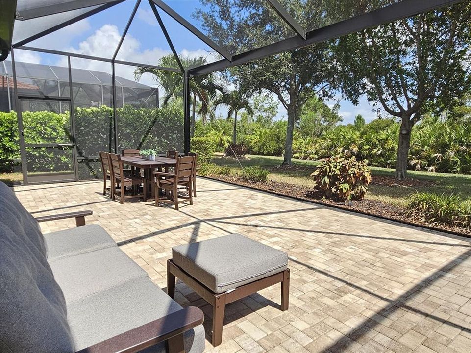 For Rent: $5,800 (3 beds, 2 baths, 1584 Square Feet)