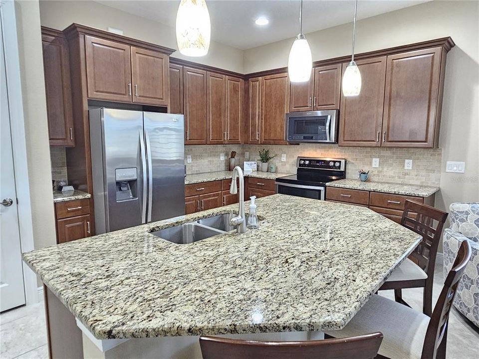 For Rent: $5,800 (3 beds, 2 baths, 1584 Square Feet)