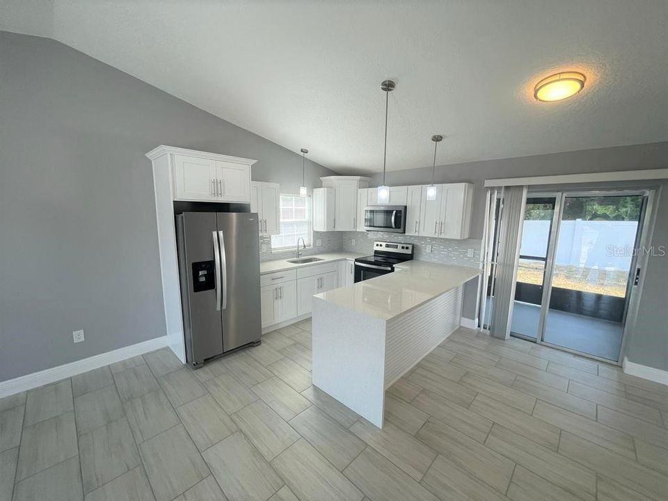 For Rent: $1,850 (2 beds, 1 baths, 840 Square Feet)