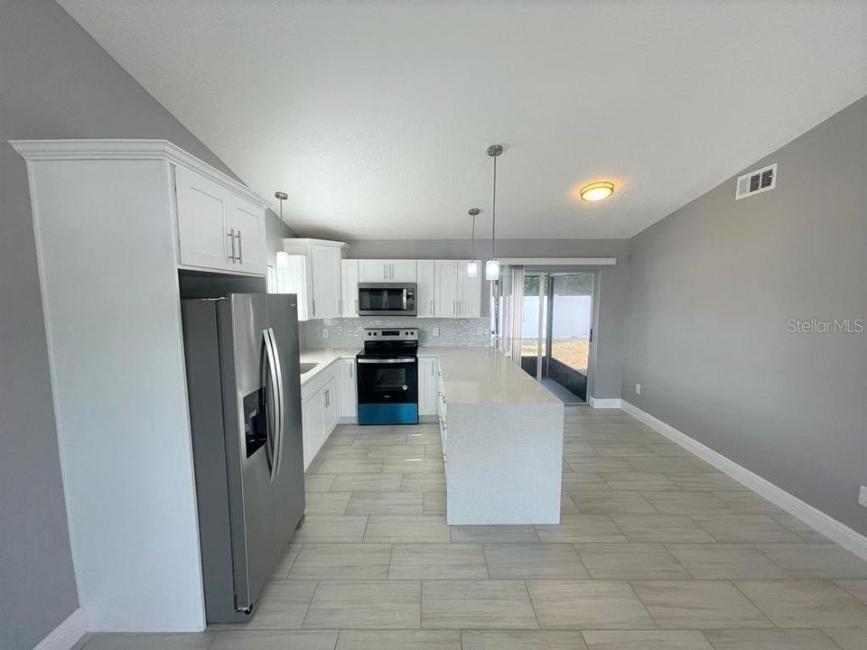 For Rent: $1,850 (2 beds, 1 baths, 840 Square Feet)