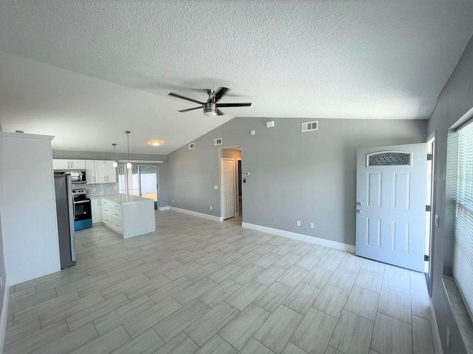 For Rent: $1,850 (2 beds, 1 baths, 840 Square Feet)