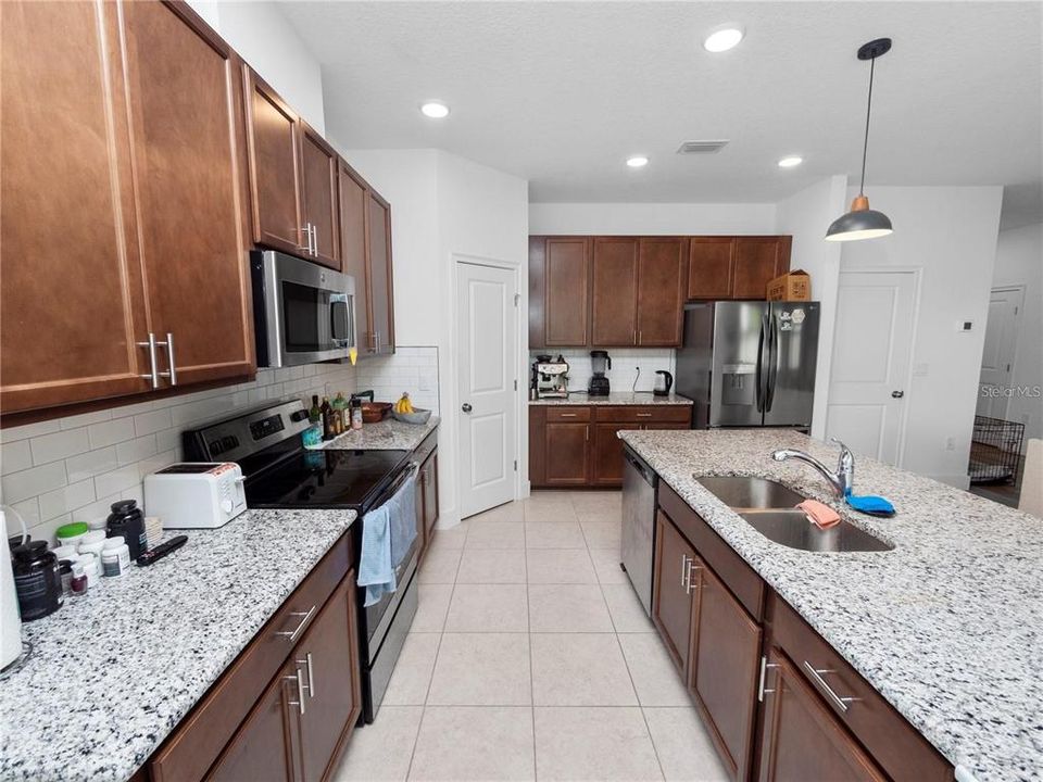 For Rent: $2,495 (4 beds, 3 baths, 2553 Square Feet)