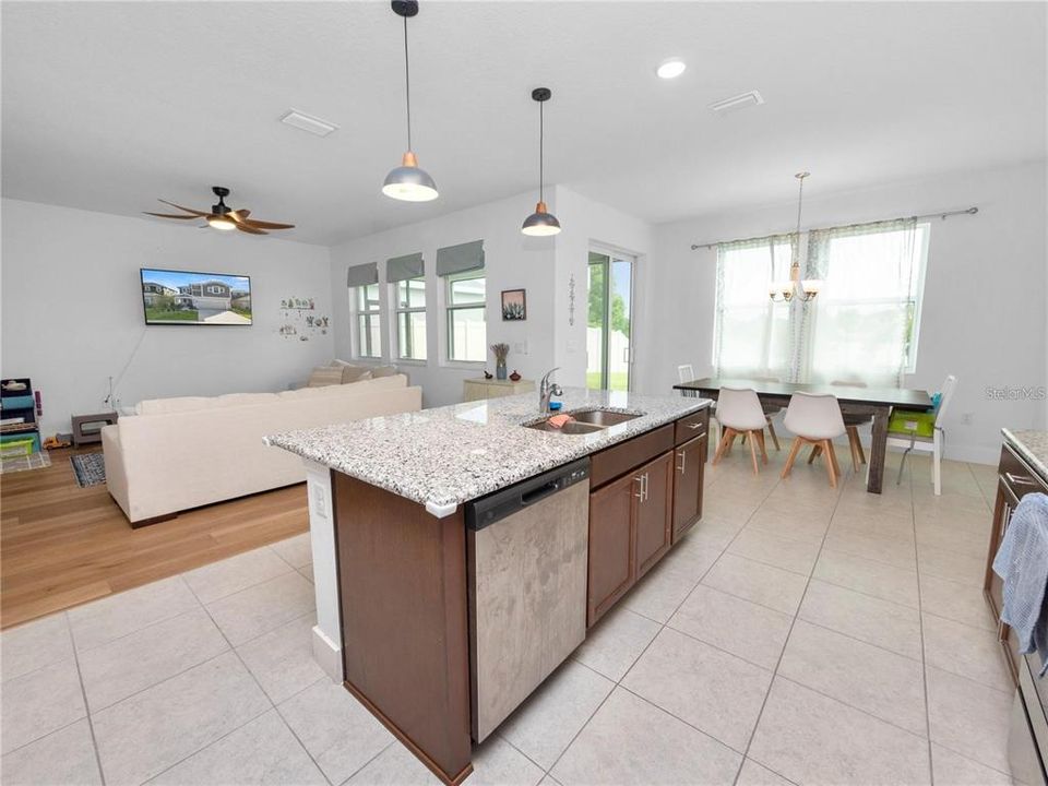 For Rent: $2,495 (4 beds, 3 baths, 2553 Square Feet)