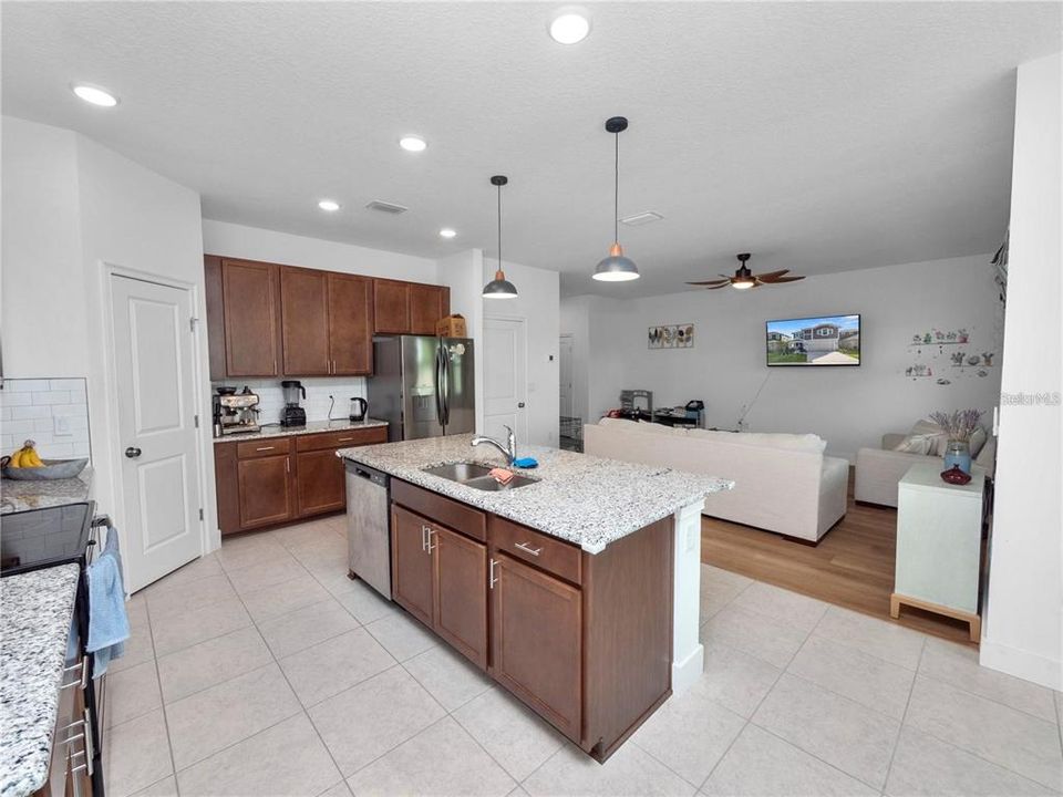 For Rent: $2,495 (4 beds, 3 baths, 2553 Square Feet)