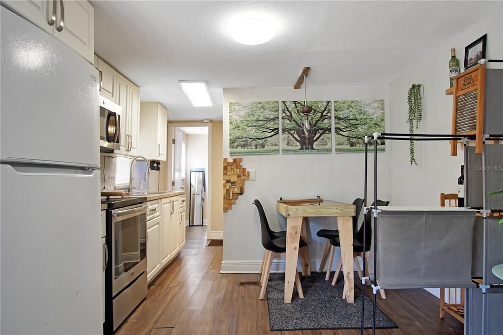For Rent: $995 (2 beds, 1 baths, 576 Square Feet)
