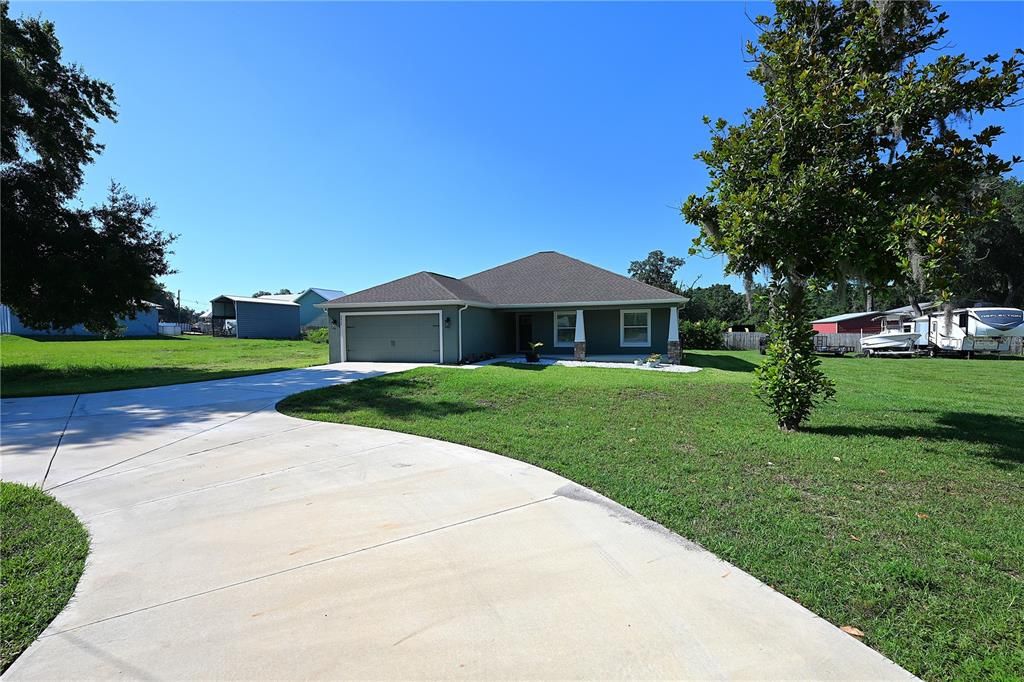 For Rent: $2,560 (4 beds, 2 baths, 1918 Square Feet)