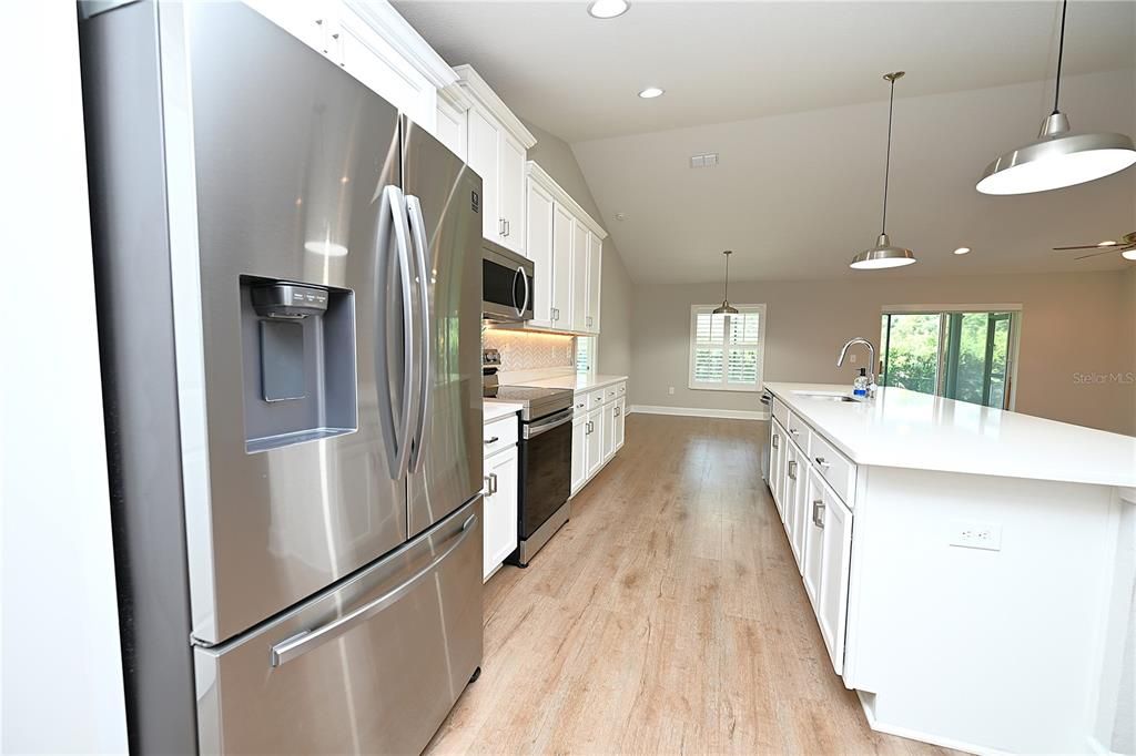 For Rent: $2,560 (4 beds, 2 baths, 1918 Square Feet)