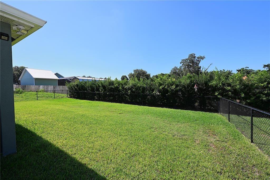 For Rent: $2,560 (4 beds, 2 baths, 1918 Square Feet)