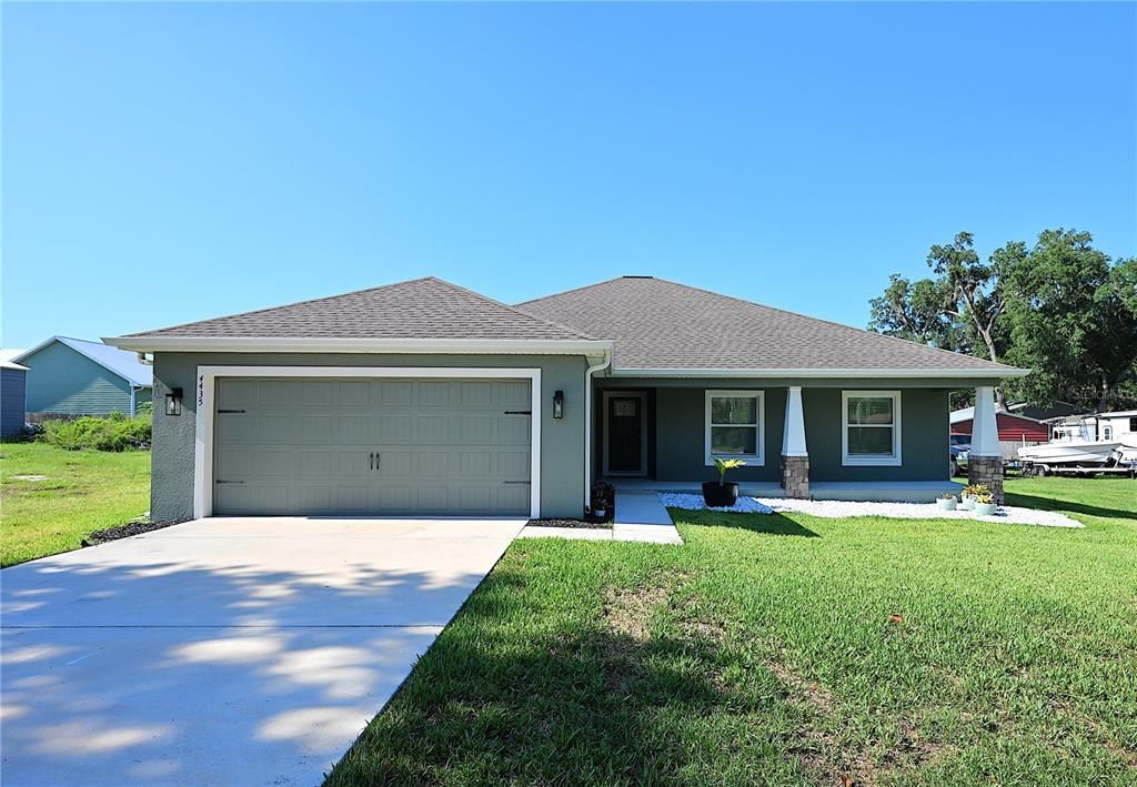 For Rent: $2,560 (4 beds, 2 baths, 1918 Square Feet)
