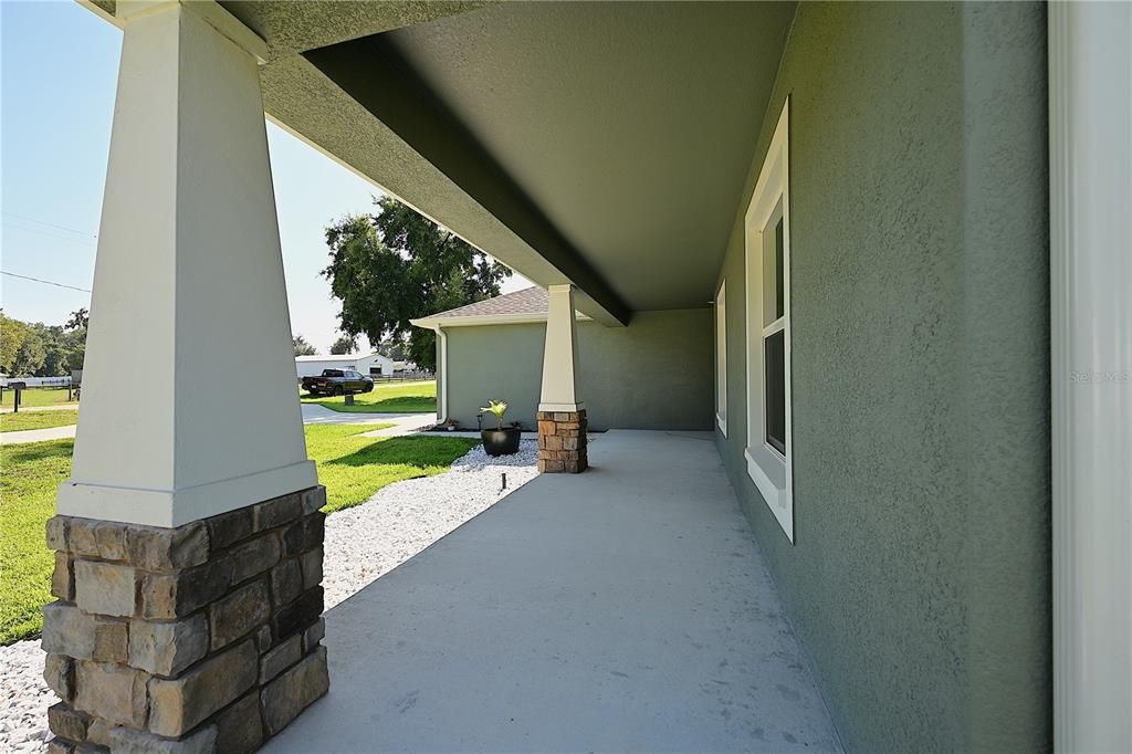 For Rent: $2,560 (4 beds, 2 baths, 1918 Square Feet)