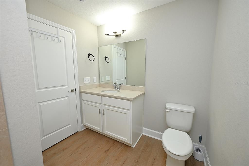 For Rent: $2,560 (4 beds, 2 baths, 1918 Square Feet)