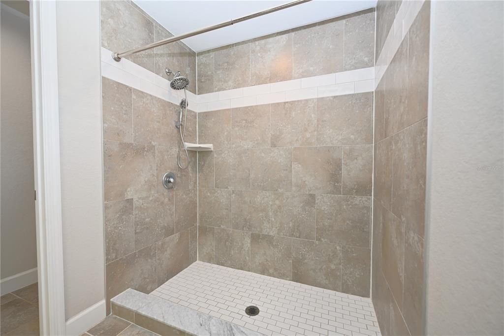 For Rent: $2,560 (4 beds, 2 baths, 1918 Square Feet)