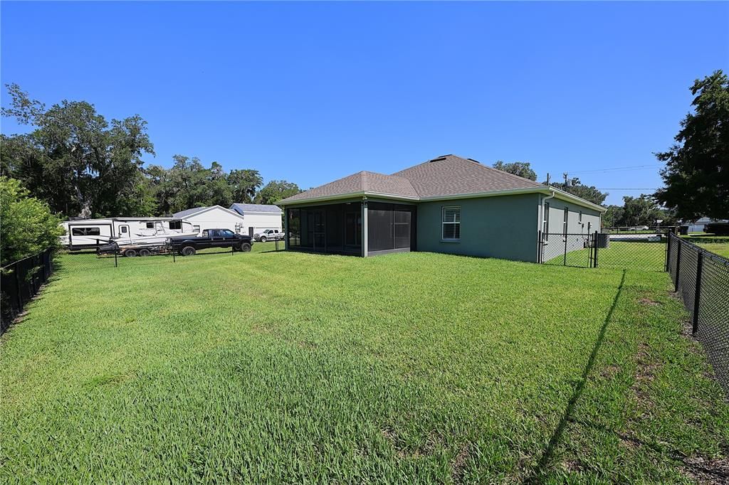 For Rent: $2,560 (4 beds, 2 baths, 1918 Square Feet)