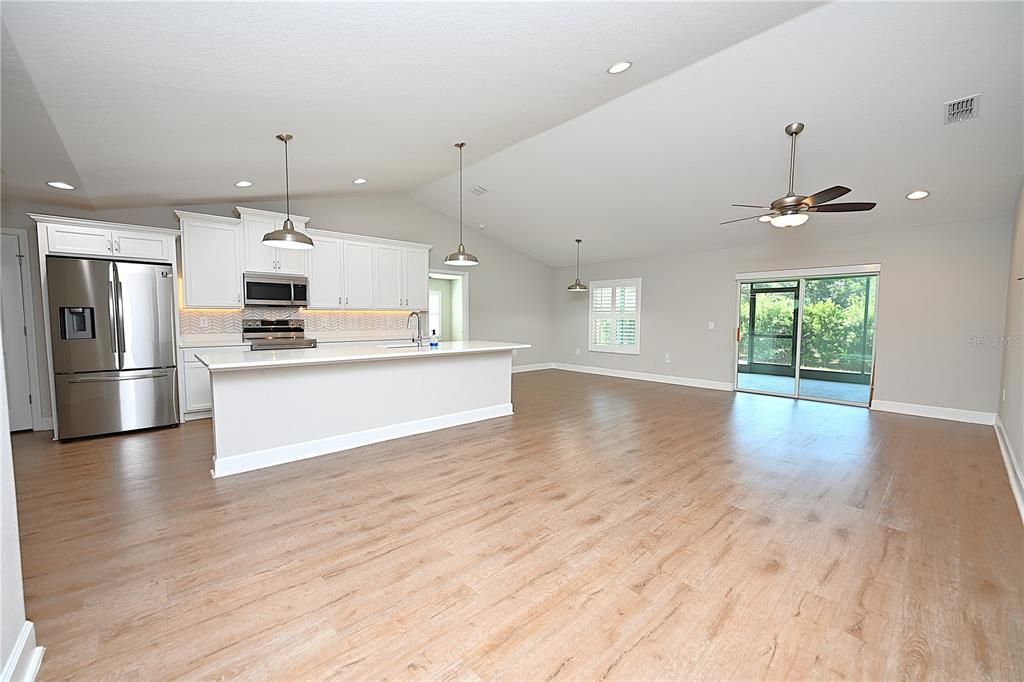 For Rent: $2,560 (4 beds, 2 baths, 1918 Square Feet)