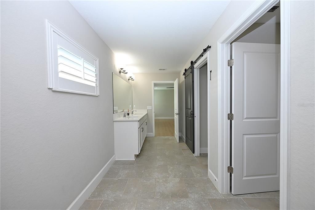 For Rent: $2,560 (4 beds, 2 baths, 1918 Square Feet)