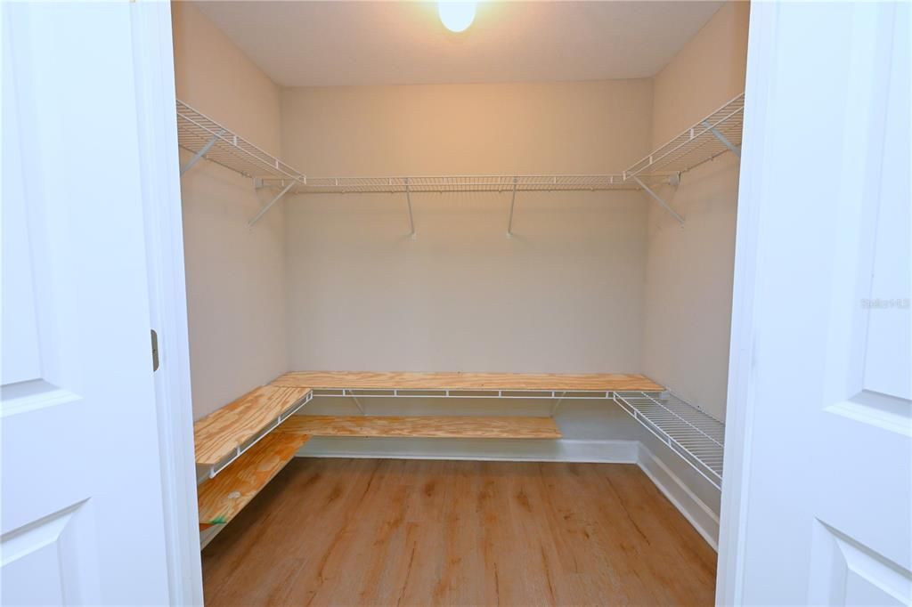 For Rent: $2,560 (4 beds, 2 baths, 1918 Square Feet)
