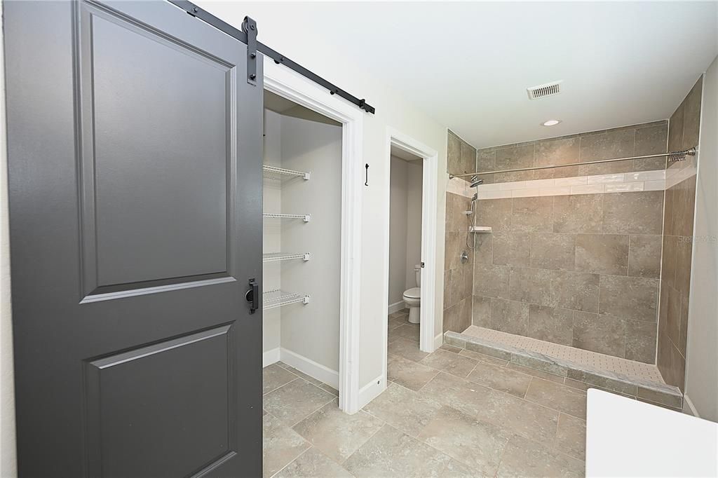 For Rent: $2,560 (4 beds, 2 baths, 1918 Square Feet)
