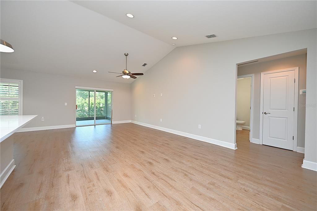 For Rent: $2,560 (4 beds, 2 baths, 1918 Square Feet)