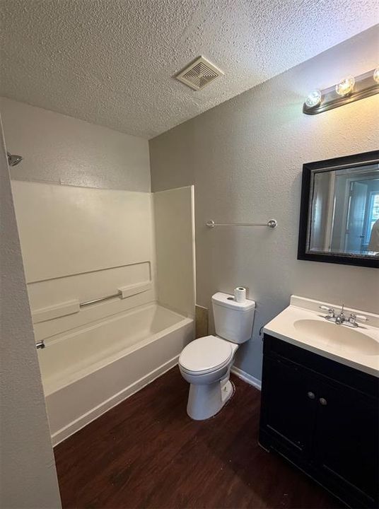 В аренду: $1,700 (2 спален, 2 ванн, 993 Квадратных фут)