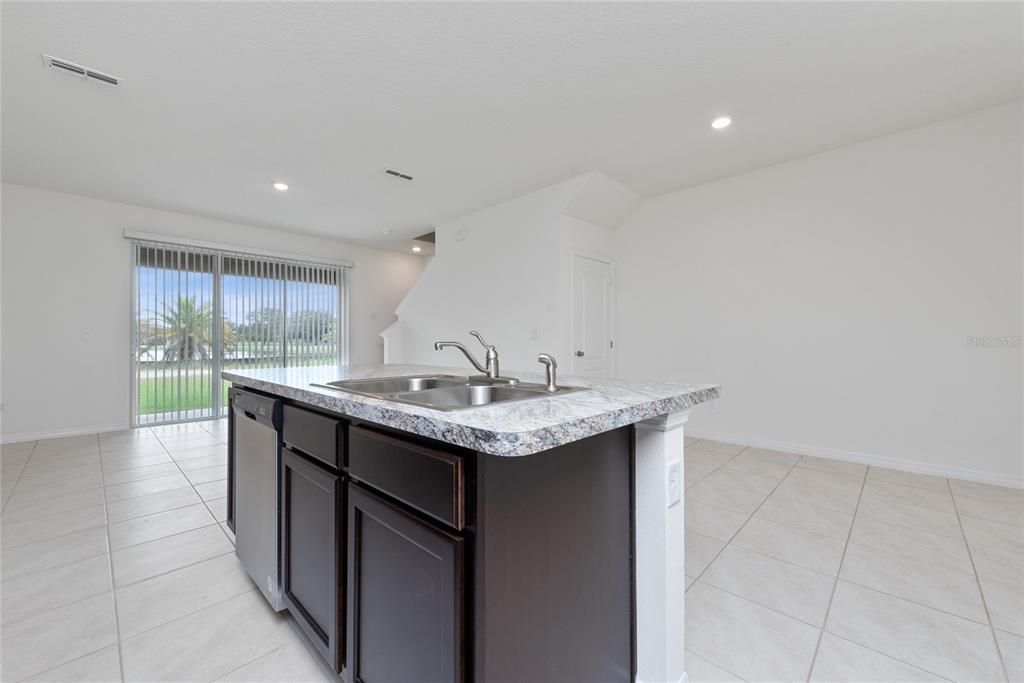 For Rent: $1,890 (3 beds, 2 baths, 1673 Square Feet)