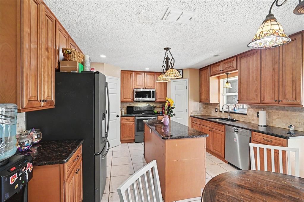 На продажу: $529,900 (4 спален, 2 ванн, 2812 Квадратных фут)
