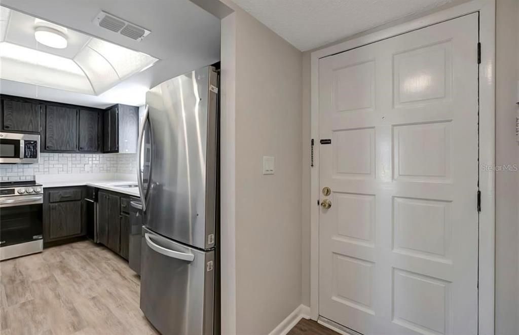 For Sale: $129,000 (2 beds, 2 baths, 1044 Square Feet)