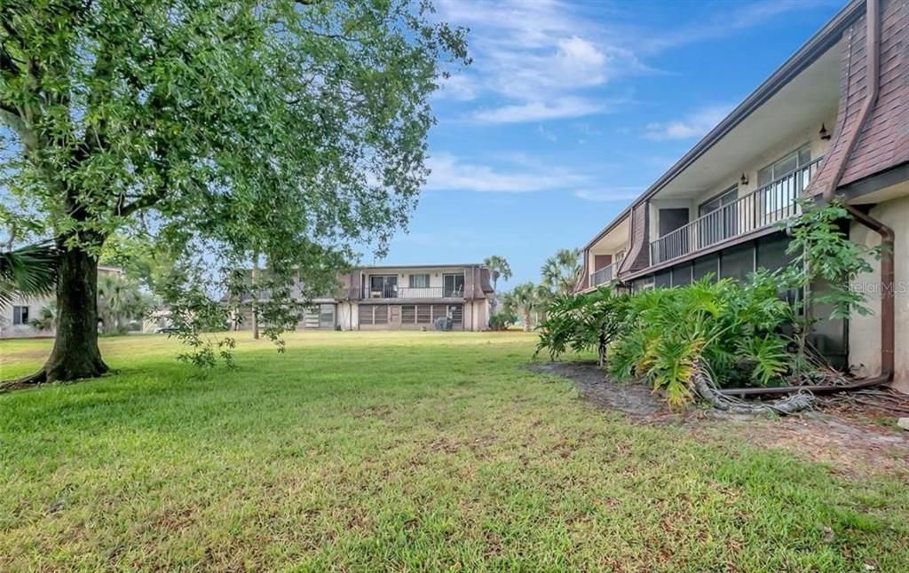 For Sale: $129,000 (2 beds, 2 baths, 1044 Square Feet)