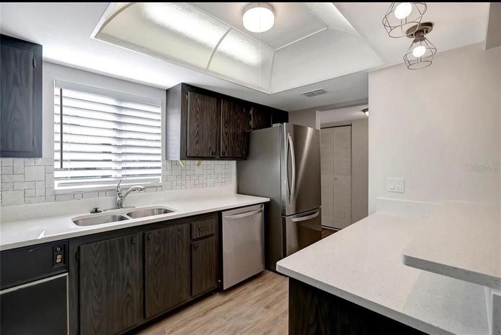 For Sale: $129,000 (2 beds, 2 baths, 1044 Square Feet)
