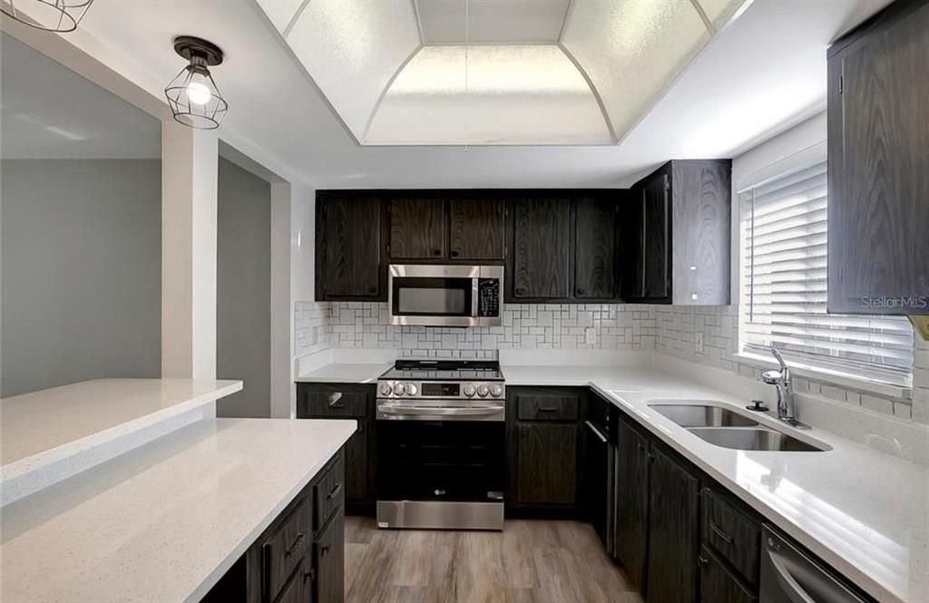 For Sale: $129,000 (2 beds, 2 baths, 1044 Square Feet)