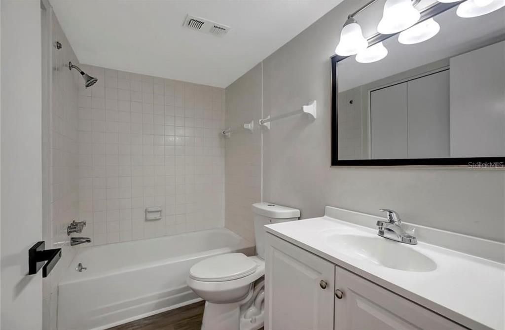 For Sale: $129,000 (2 beds, 2 baths, 1044 Square Feet)