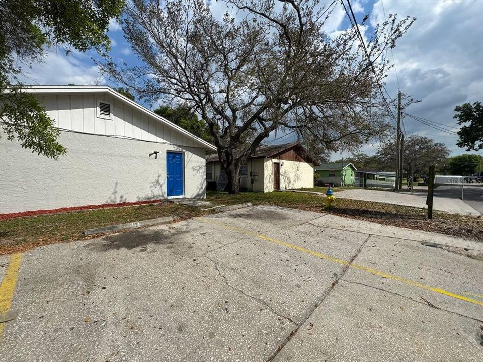 For Rent: $1,300 (2 beds, 1 baths, 785 Square Feet)