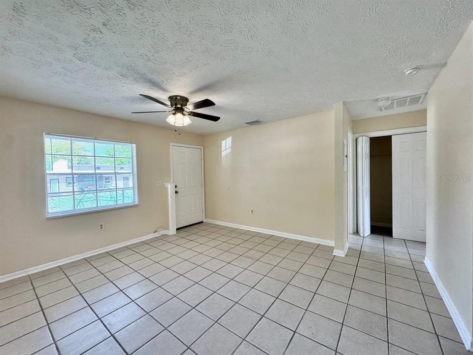 For Rent: $1,300 (2 beds, 1 baths, 785 Square Feet)