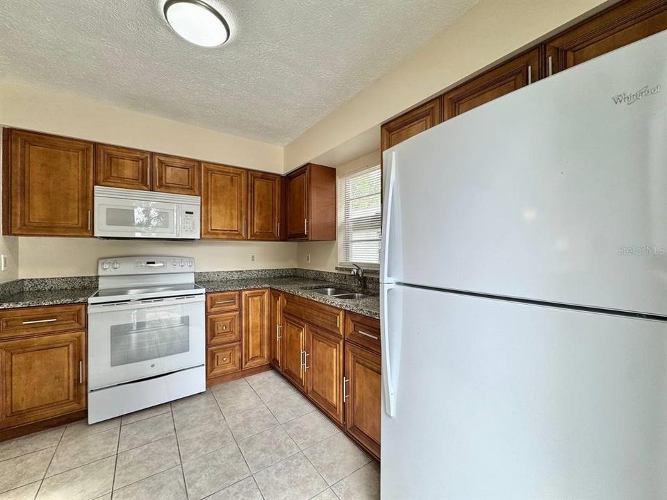 For Rent: $1,300 (2 beds, 1 baths, 785 Square Feet)