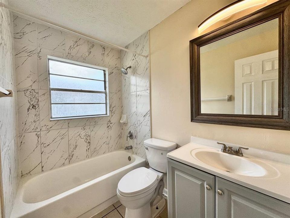 For Rent: $1,300 (2 beds, 1 baths, 785 Square Feet)
