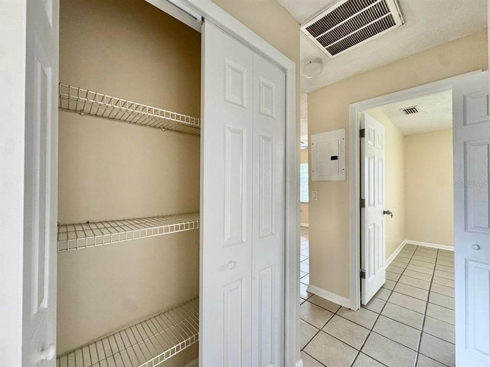 For Rent: $1,300 (2 beds, 1 baths, 785 Square Feet)