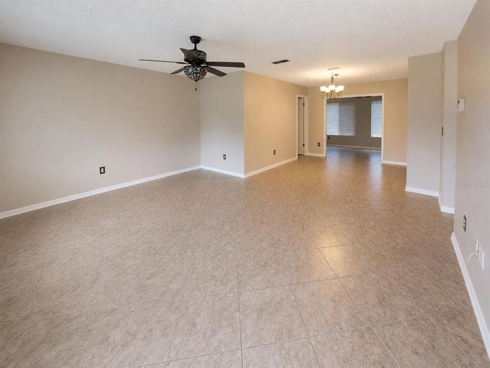 For Sale: $169,900 (2 beds, 2 baths, 1288 Square Feet)