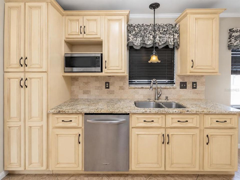 For Sale: $169,900 (2 beds, 2 baths, 1288 Square Feet)