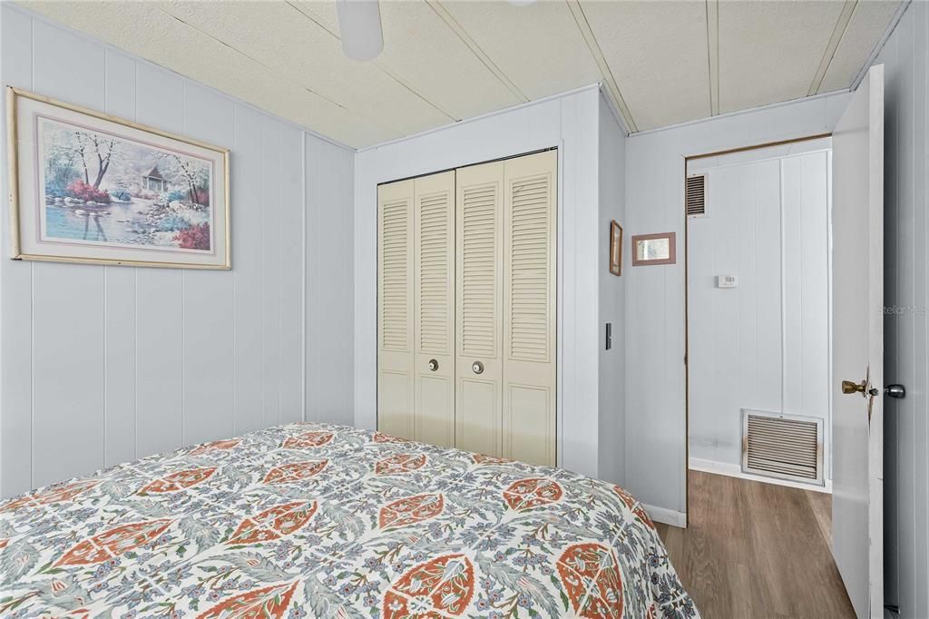 For Sale: $139,900 (2 beds, 2 baths, 960 Square Feet)