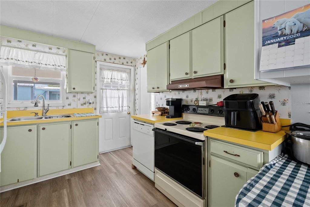 For Sale: $139,900 (2 beds, 2 baths, 960 Square Feet)